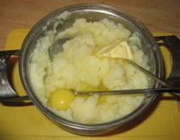 картофельное пюре с маслом и яйцом